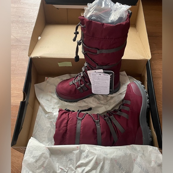 Baffin Shoes - Baffin escalate winter boots NWT sangria red